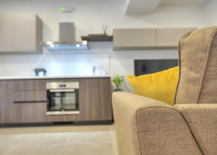 Brand New And Tastefully Furnished 2 Bedroom Apartment Ddif1-2