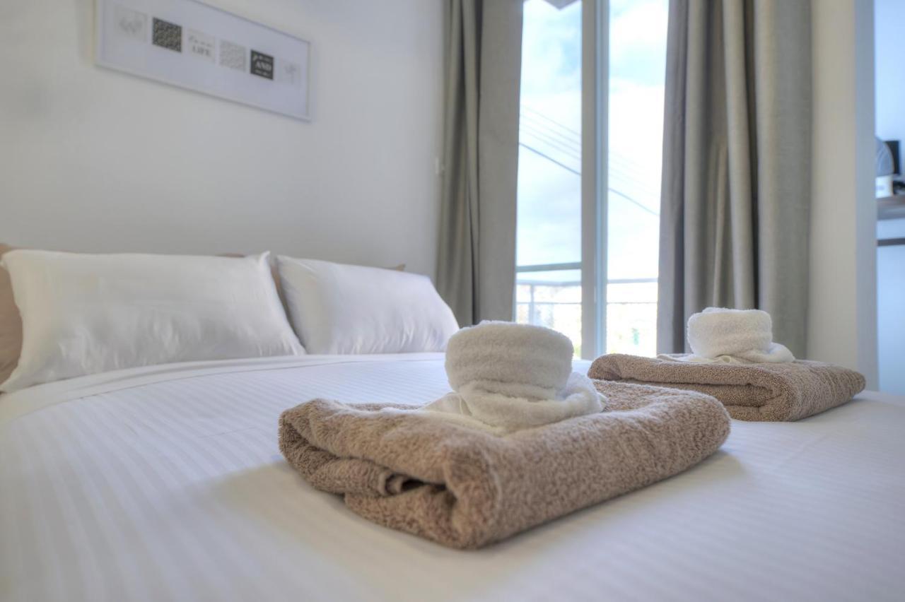 Brand New And Tastefully Furnished 2 Bedroom Ddif1-2 *