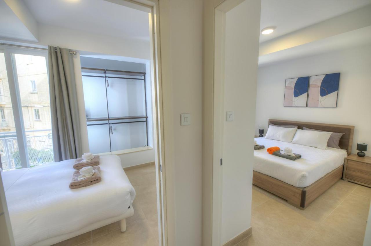 Brand New And Tastefully Furnished 2 Bedroom Ddif1-2